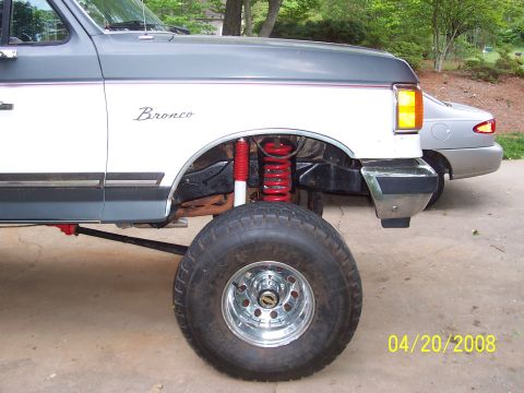 1988 Ford Bronco - Wheel Well Close-Up