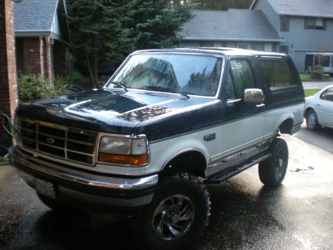 1993 Ford Bronco - This lifted Ford Bronco has a two-tone paint scheme and aftermarket wheels.