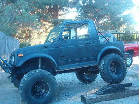 1987 Suzuki Samurai - Beside my house.