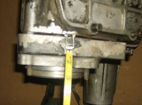 1986 Ford Bronco - Close-up of an engine component being measured, with a visible Supermotors.net watermark.