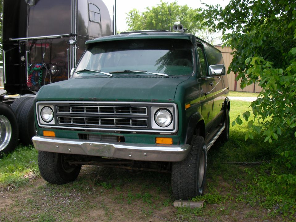 Green van with chrome bumper and visor. 1978 Ford E250