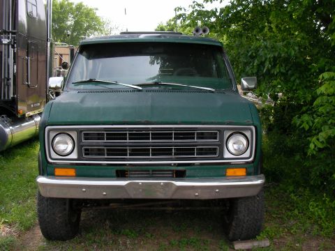 1978 Ford E250 - Front view of a 1978 Ford E250 van with a chrome grille and bumper.