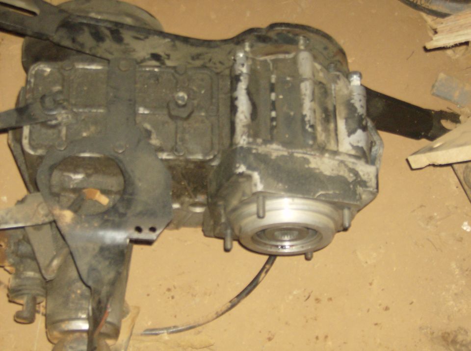 Transfer case with metal casing and visible splined output shaft