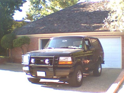 1995 Ford Bronco - Driveway Shot