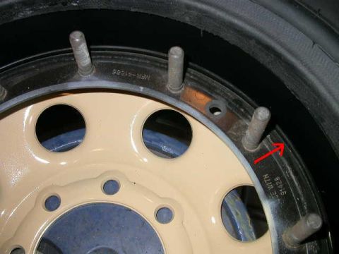 1990 Ford Bronco - Next, make sure that this groove is clean. It's common to find RTV caked up in them. Then drop the tire over the wheel and make sure that t…