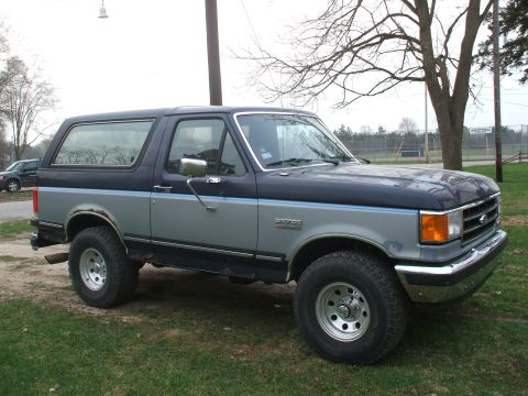 1990 Ford Bronco - Got the 33's on....still stock gears though...