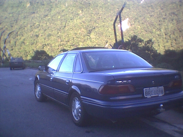 1995 Ford Taurus rear view, dark blue sedan with license plate BRE 0098