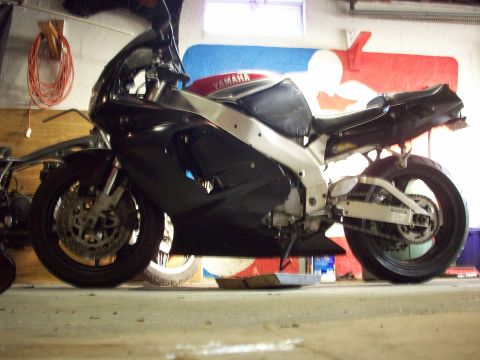1997 Yamaha FZR750 photo