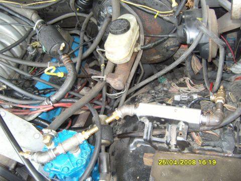 1989 Ford Bronco - Close-up view of an engine bay a blue compressor and various hoses and plumbing. A date stamp indicates the photo was taken on 25/04/2008.