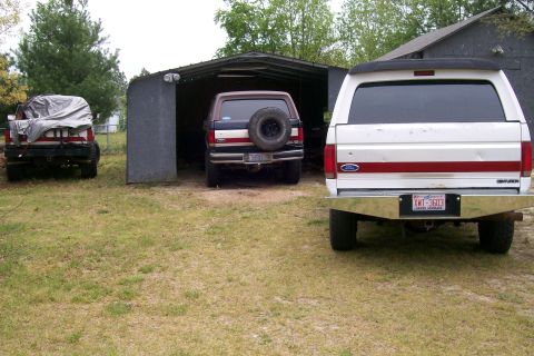 1992 Ford C-350 (Centurion Conversions) - That's a sight, the cent on the right, the project bronco in the middle, and the parts bronco on the left.