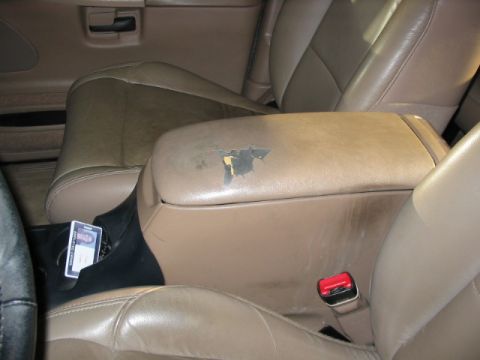 1995 Ford Bronco - mountaineer center console damage
