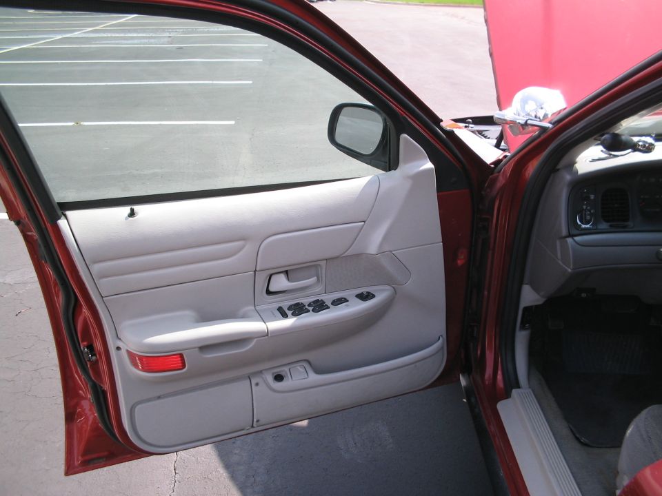 2001 Ford Crown Victoria interior door panel and dashboard