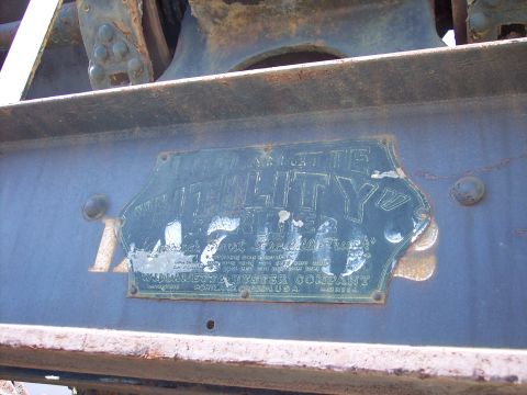 1981 Kenworth W900A - A close-up view of a data plate on a trailer, indicating the manufacturer and model.