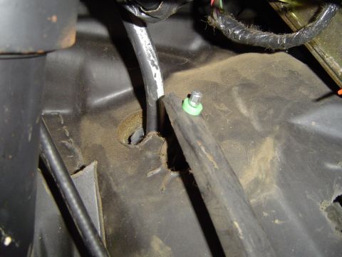 1989 Ford Bronco - Hook to the gas pedal