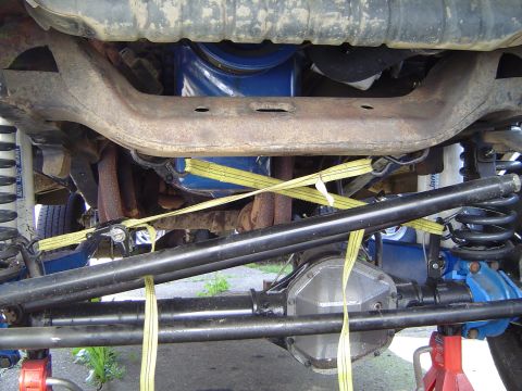 1978 Ford Bronco - Used ratchet straps to contain the axle side to side