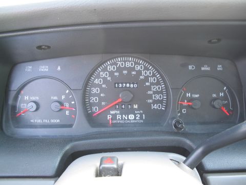 2001 Ford Crown Victoria - The dashboard displays the odometer reading and gear selection, indicating the vehicle's mileage and current gear.