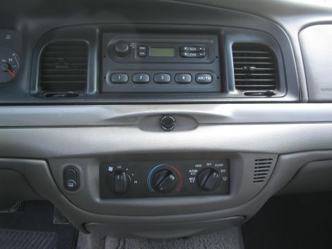 2001 Ford Crown Victoria - The interior dashboard of a 2001 Ford Crown Victoria displays the radio and climate control system.