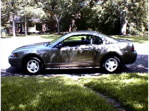 2001 Ford Mustang photo