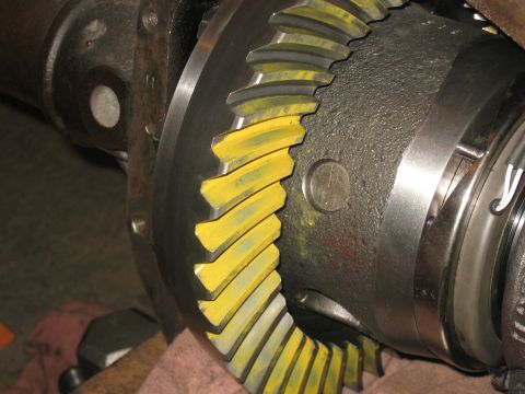 1990 Ford F-250 - Differential gears with yellow paint markings are visible in this close-up shot.