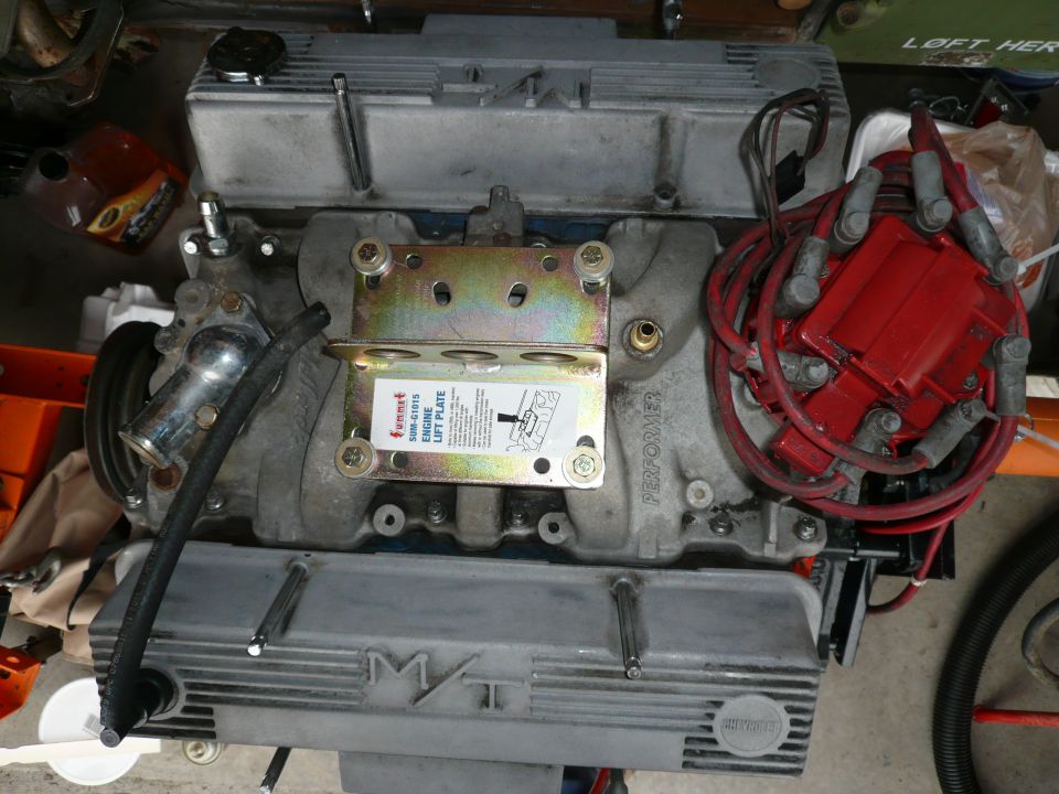Small-block V8 with Edelbrock Performer intake, M/T valve covers and a bolted-on engine lift plate