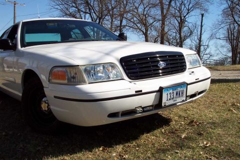 1999 Ford Crown Victoria - Background 1