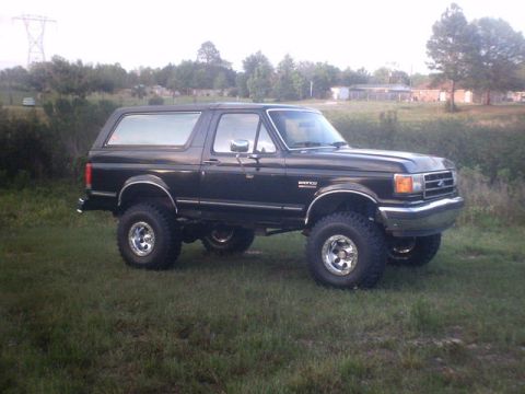 1989 Ford Bronco - 6" R/C : 35's : 15x10 Mickey t classic locks.