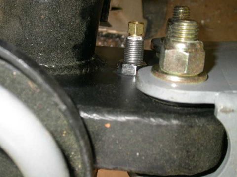 1990 Ford Bronco - Back side of radius arm mount. This trough frame adapter has a 1/8"NPT fitting on the back side, which I adapted to a 3/8-24 Inverted Flare…