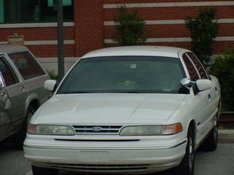 1998 Ford Crown Victoria photo