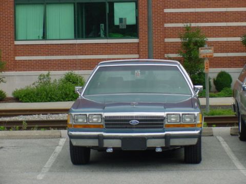 1998 Ford Crown Victoria photo
