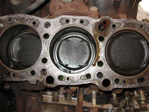 1991 Mitsubishi 3000GT - pistons @ 154k miles