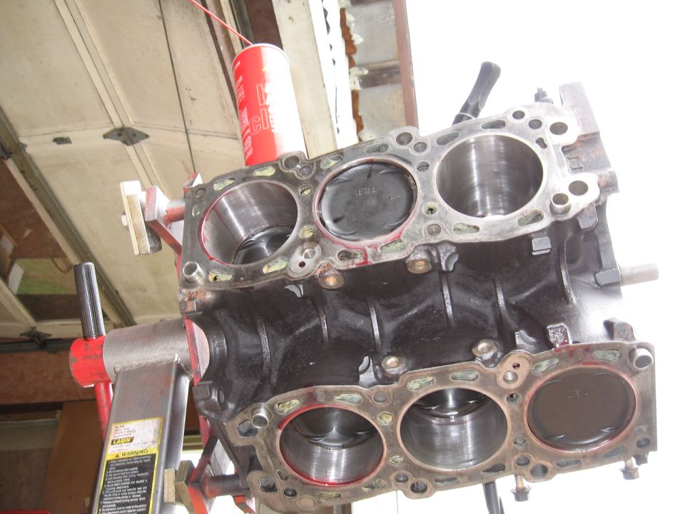 pistons re-installed.... . you can see the fresh hone on the block