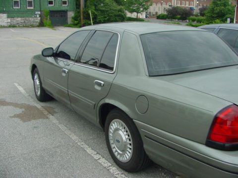 1998 Ford Crown Victoria photo