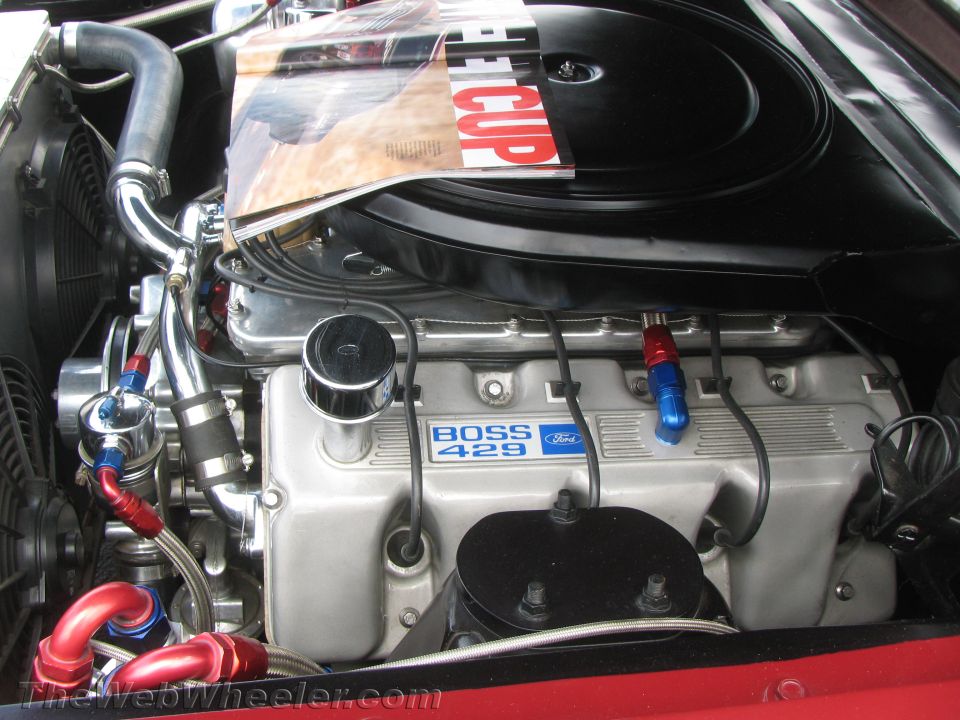 Engine with "BOSS 429" valve covers and Ford logo