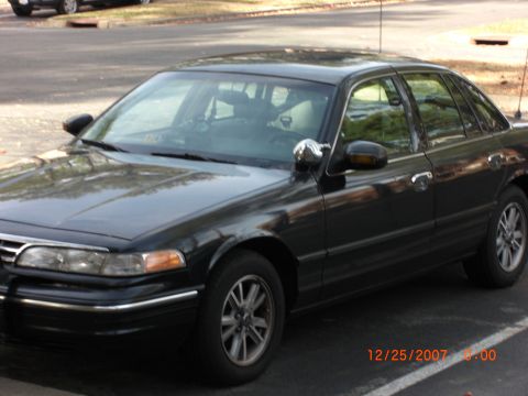1996 Ford Crown Victoria photo