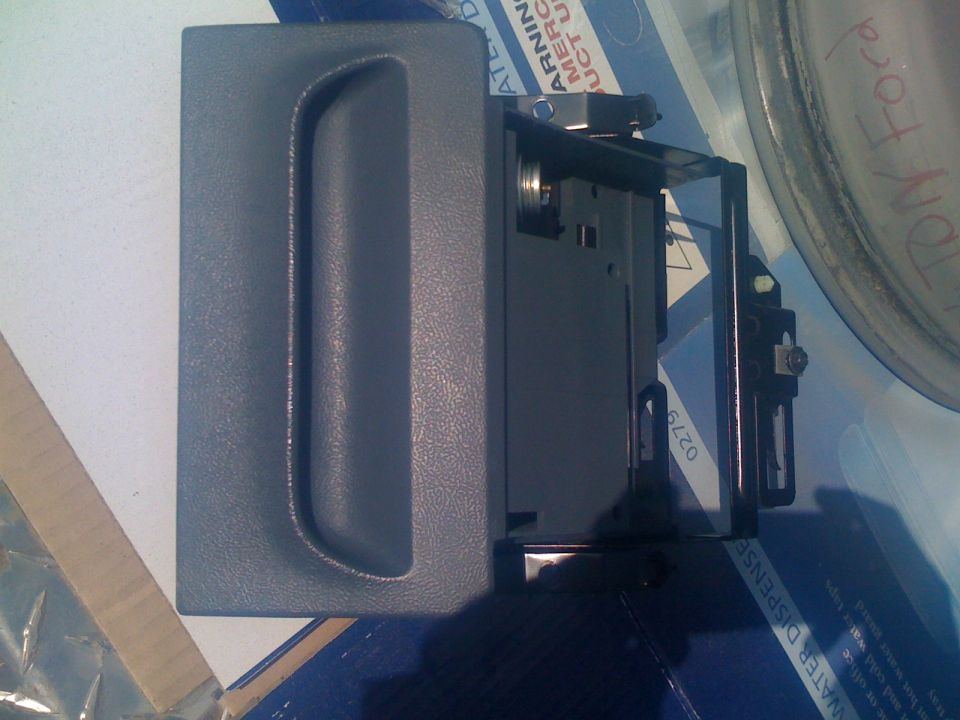 92/96 Blue ash tray
