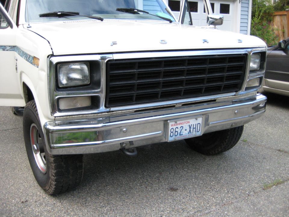 White 1980s Ford Bronco front view with chrome bumper and grille, Washington license plate 862-XHD