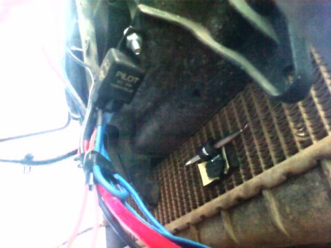 1995 Ford Bronco - Temporary location for the relay, on the fan shroud. Temp sender is located next to it. I put it on the middle of the rad iator because my…