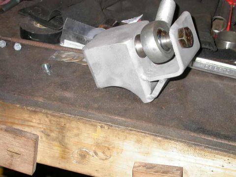 1990 Ford Bronco - Here's my lower mount.