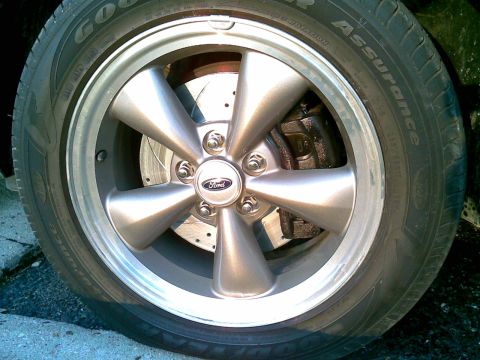 2003 Ford Crown Victoria - slotted and drilled disks with ceramic padson the front