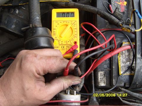 1989 Ford Bronco - ignition on, meter set to 20 ohms