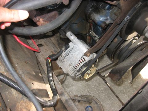 1972 Ford F-100 - 3G alternator on 390 in 72 F100. Fits on stock brackets using 390 pivot mount bolt and 3G adjuster bolt (it's metric).