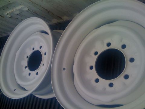 1984 Ford F-250 - 80/96 16 x 7 eight lug wheels