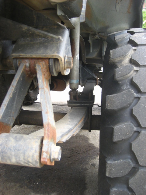 1989 Ford Bronco - Close-up view of a vehicle's suspension system and tire, with a website watermark visible.