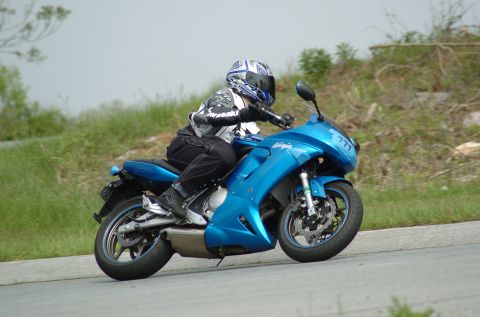 2007 Kawasaki Ninja R photo