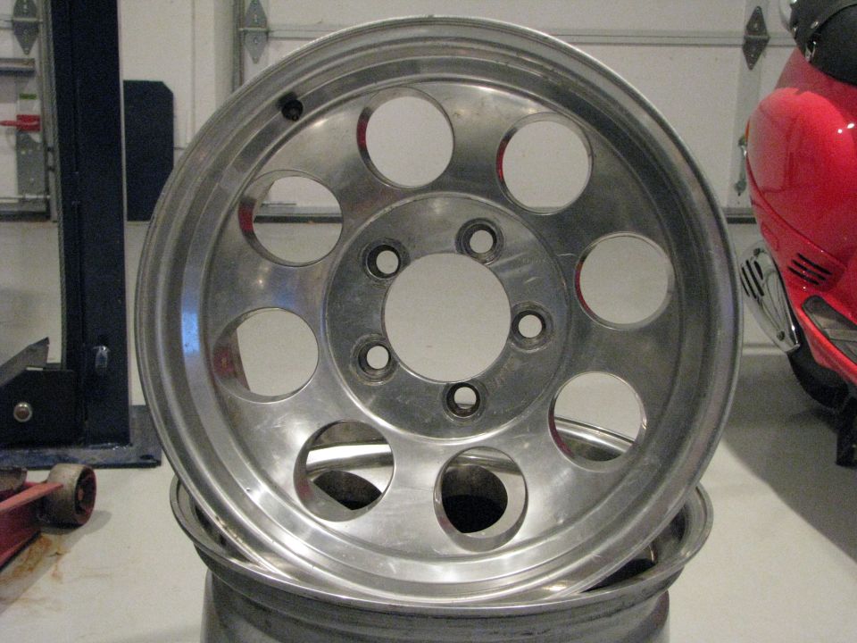 Aluminum wheel with 5 lug holes and 8 circular cutouts