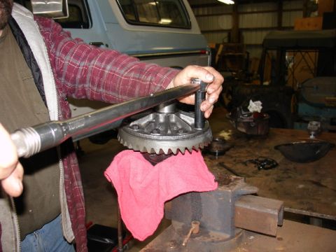 1978 Ford Bronco - Torque the ring on the carrier.