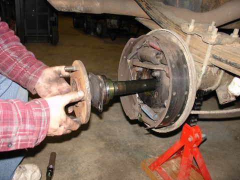 1978 Ford Bronco - A little light Persuasion to pull axle.
