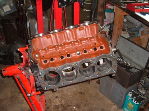 1981 Ford LTD - Here you can see the bores have been freshly honed with a 220 stone. The valley is painted to help oil drain back.