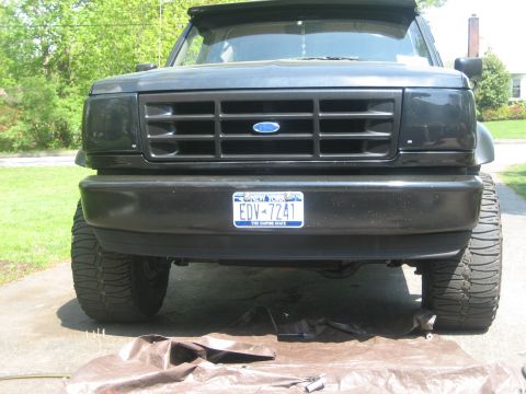 1995 Ford Bronco - The front grille and headlights suggest this Ford Bronco is from the early 1990s, not 1995.