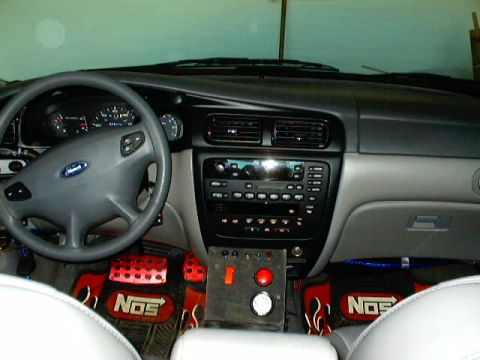 2000 Ford Taurus photo